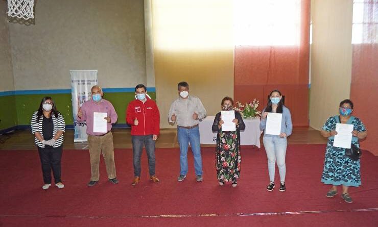 Cuatro juntas de vecinos de Puyehue recibieron cheques del Fondo Social Presidente de la República