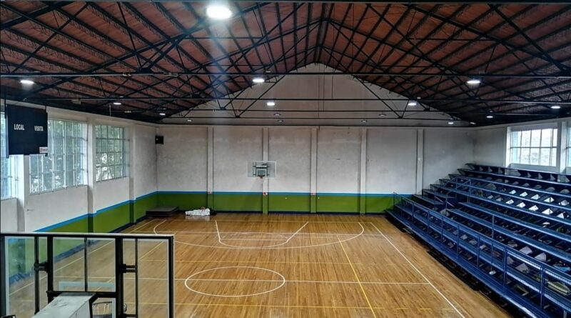 Cambio de luminarias en gimnasio municipal de Entre Lagos