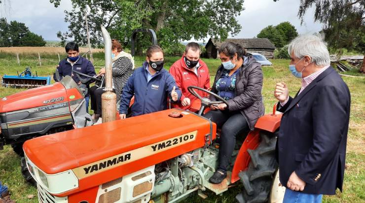 Mujeres Rurales de la provincia de Llanquihue reciben maquinaria agrícola para potenciar sus labores productivas