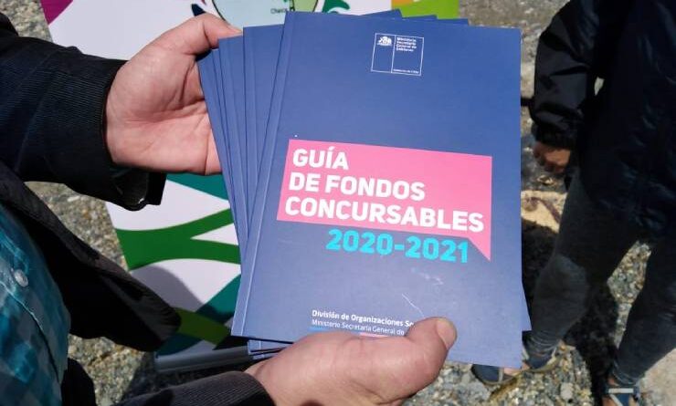Organizaciones sociales reciben guía de Fondos Concursables 2020-2021.