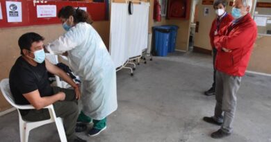 Autoridades supervisan proceso de vacunación en Contao y Hornopirén.