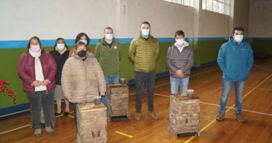 Programa municipal Huertos Urbanos entregó vermicomposteras a 35 familias de Puyehue.