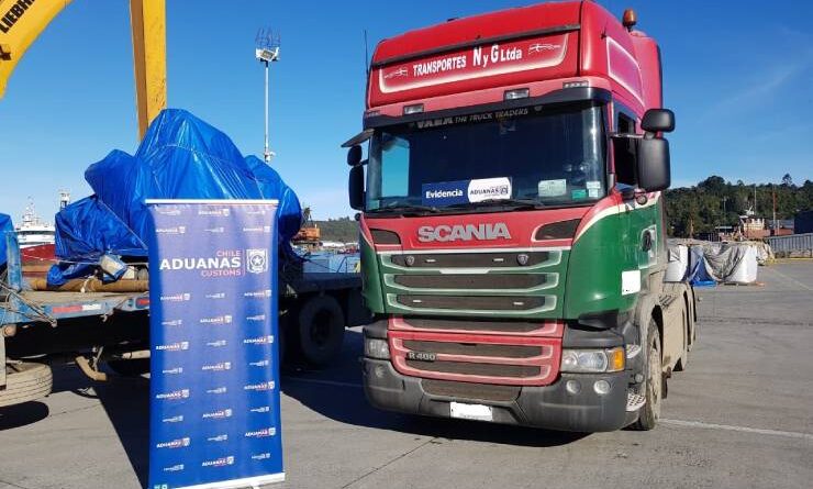 Aduanas decomisan camión y minibús por infringir normativas de Zona Franca.
