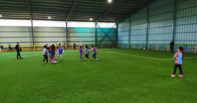 Escolares participaron en un Encuentro Comunal de Futsal de la categoría Sub 10 en Curaco de Vélez.