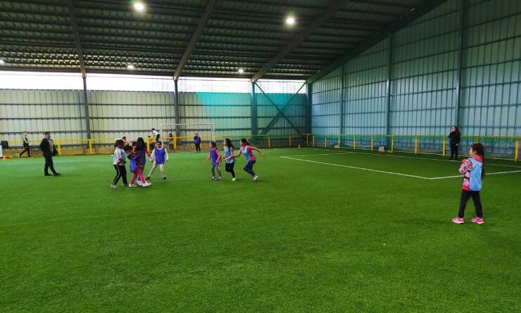 Escolares participaron en un Encuentro Comunal de Futsal de la categoría Sub 10 en Curaco de Vélez.