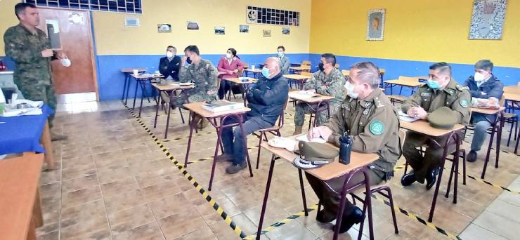 Daem Municipio y Fuerzas Armadas coordinan habilitación de establecimientos educacionales como centros de votación