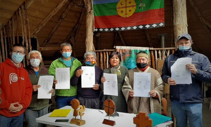 Firman acuerdo de desafectación de comunidades indígenas en Bahía Mansa que favorecerá a pescadores con ley caletas.
