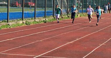 Niños y niñas de Los Muermos participaron activamente en un campeonato de atletismo