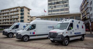 Presentan nuevas ambulancias y vehículo logístico para la Red Asistencial de Osorno.