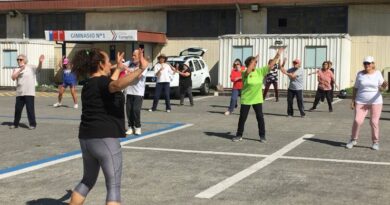 Adultos mayores asisten a un taller recreativo en Puerto Montt