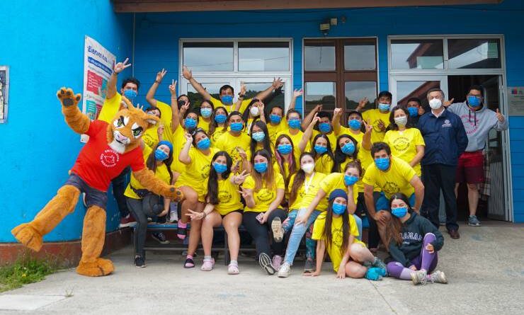 Universitarios efectuaron trabajos voluntarios en escuela de Carelmapu