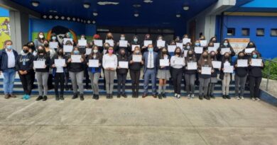 Con un fraterno reconocimiento a las mujeres Liceo Carmela Carvajal dio inicio al año escolar 2022