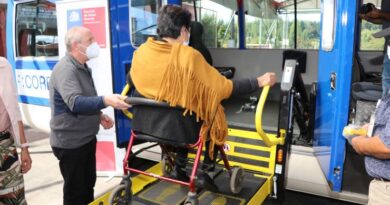 Entregan minibús para traslado de pacientes de diálisis en la comuna de Río Negro
