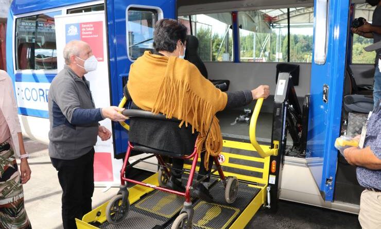 Entregan minibús para traslado de pacientes de diálisis en la comuna de Río Negro
