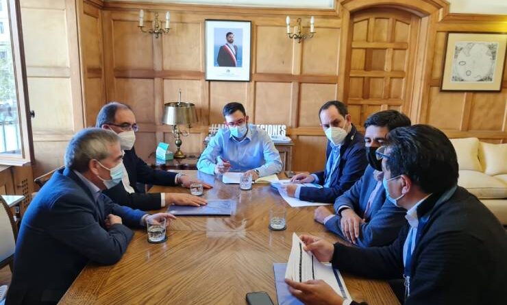 Alcalde Carrillo se reunió con ministra de Desarrollo Social y Subsecretario de Desarrollo Regional en Santiago