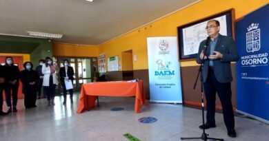 Alcalde Emeterio Carrillo dio el vamos a las obras de conservación de Escuela Italia en Osorno