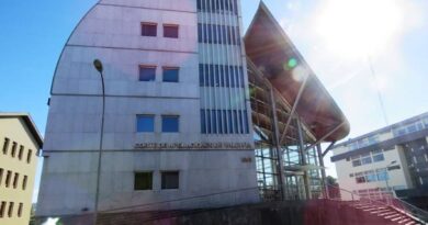 Corte de Valdivia ordena a supermercado indemnizar a clienta que sufrió caída en escaleras de local de Osorno
