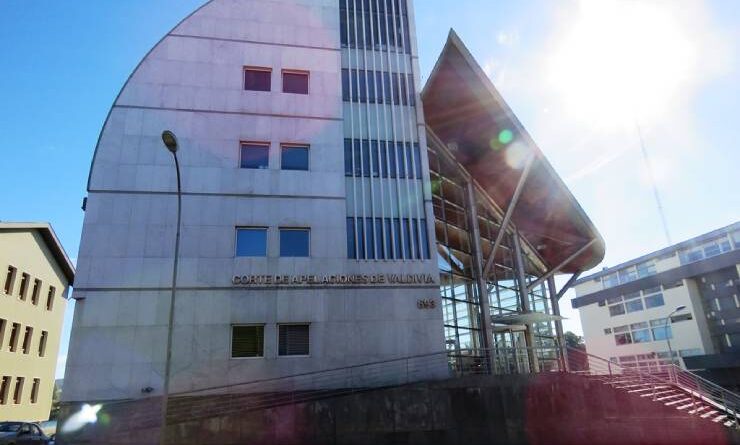 Corte de Valdivia ordena a supermercado indemnizar a clienta que sufrió caída en escaleras de local de Osorno