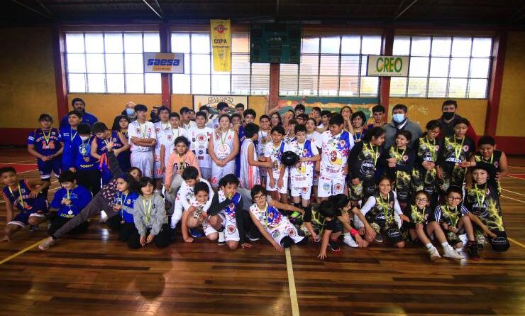 Niñas, niños y jóvenes de la comuna de Valdivia y San Pablo participan en encuentro de básquetbol recreativo