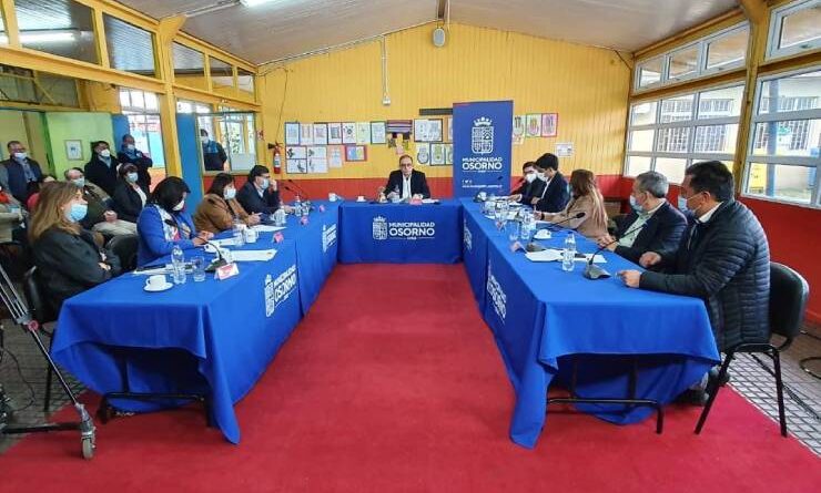 Concejo municipal de Osorno sesionó en escuela deportiva de Ovejería