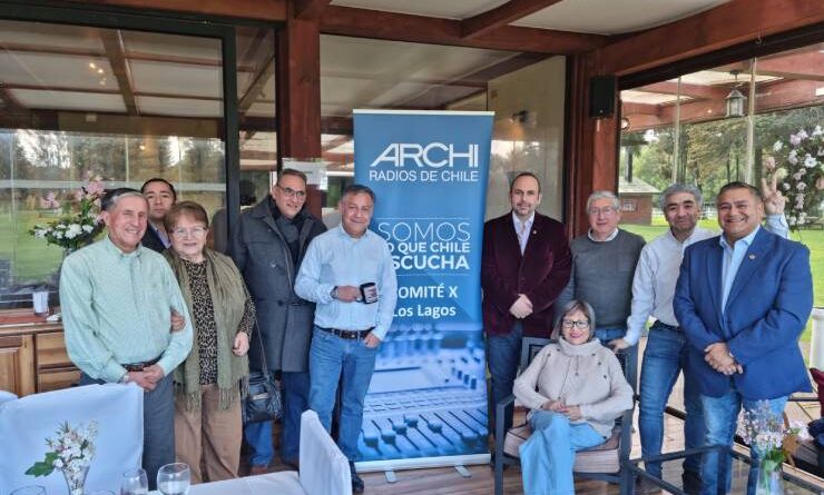 Directiva Décimo Comité Archi Región de Los Lagos conmemora 100 años de la Radio en Chile.