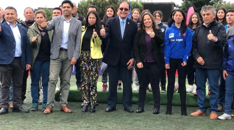 Ministra del Deporte comprometió inversión para recambio de cancha sintética del Estadio Rubén Marcos Peralta