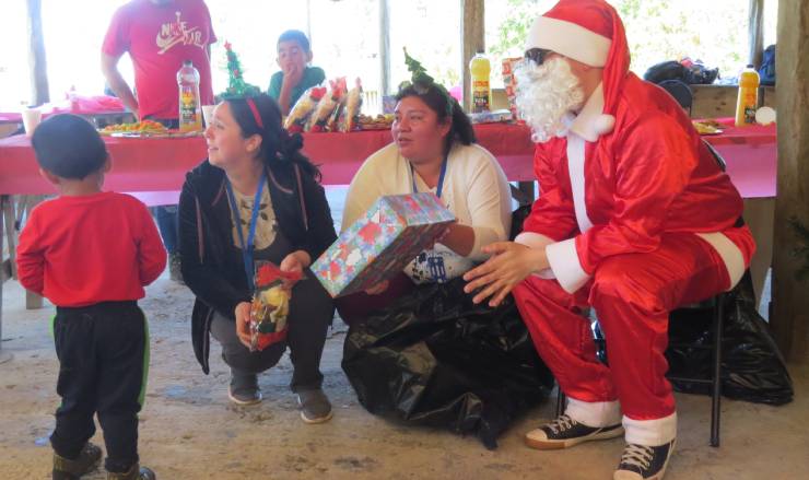 FAE PRO Castro concretó entretenido festejo navideño para niñas, niños y adolescentes usuarios