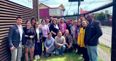 Participantes del curso Sence de hotelería y turismo mención inglés en Puerto Montt expusieron rutas regionales