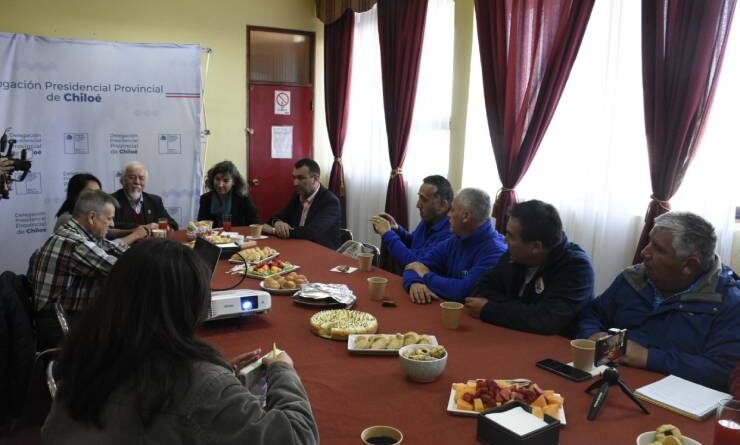 Subsecretaria del Deporte, Antonia Illanes, visitó la comuna de Castro y en Curaco de Vélez
