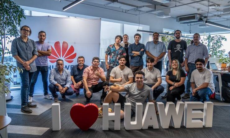 Alumnos chilenos viajan a China a final mundial de competencia TIC de Huawei