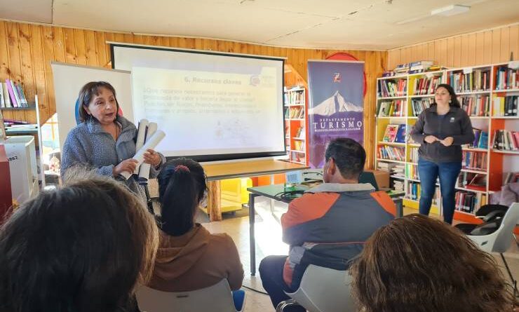 En Puyehue realizan charla para emprendedores