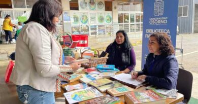 “Exitoso trueque de libros se llevó a cabo en Feria Libre de Rahue en Osorno”