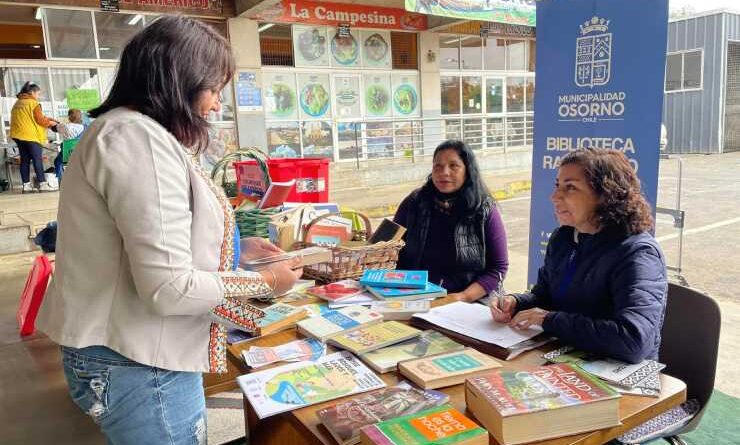 “Exitoso trueque de libros se llevó a cabo en Feria Libre de Rahue en Osorno”