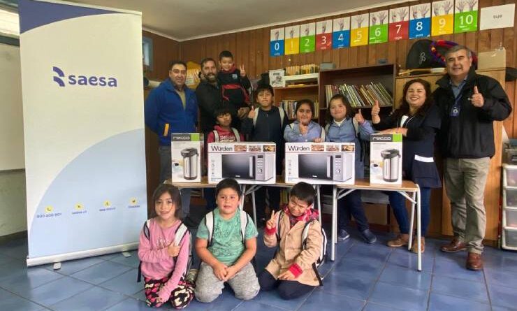 Programa “Escuela con Energía” de Saesa llegó hasta los sectores de Currimahuida y Cofalmo