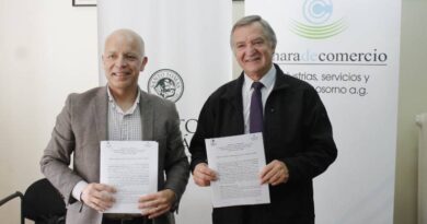 Santo Tomás Osorno y Cámara de Comercio firman convenio que permitirá a estudiantes desarrollar sus prácticas laborales en empresas de la zona