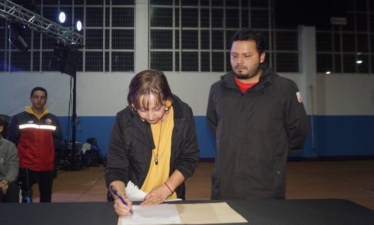 Alcaldesa de Puyehue firma convenio con Corporación de Maullín para fortalecer el deporte adaptado