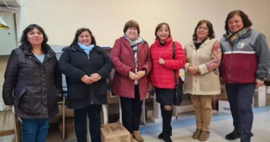 Equipo de educacion junto a la alcaldesa de Puyehue
