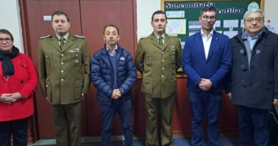 Municipio de Frutillar condecora a funcionarios de Carabineros