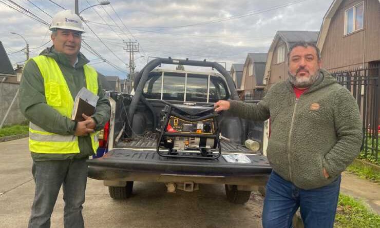 Vecinos electrodependientes de Osorno reciben equipo generador por parte de Saesa