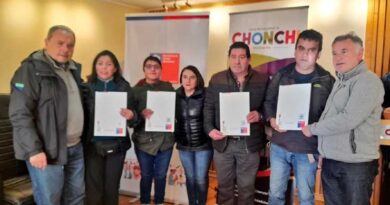 14 familias de Chonchi recibieron sus títulos de dominio