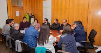 Alcalde Carrillo lideró mesa técnica junto a Seremi de Desarrollo Social, por proyecto de reposición del Liceo Carmela Carvajal de Prat.