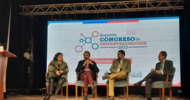 Representados por el Gobernador Regional y funcionarios, el GORE Los Lagos participa del segundo Congreso de Descentralización.