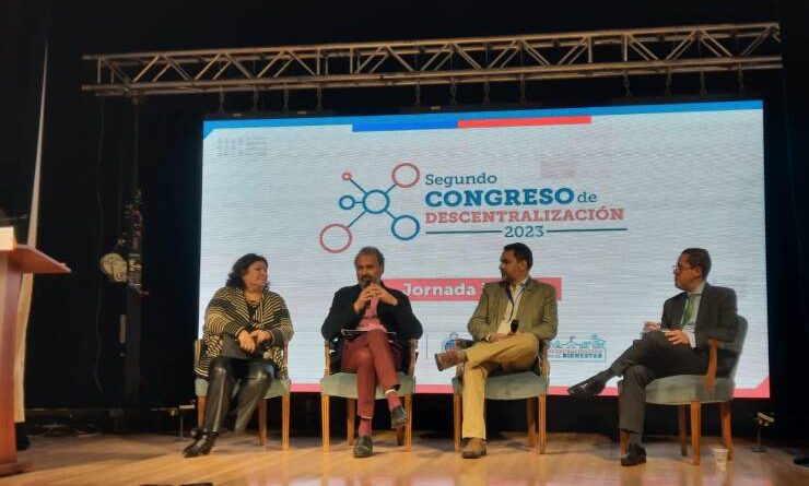 Representados por el Gobernador Regional y funcionarios, el GORE Los Lagos participa del segundo Congreso de Descentralización.