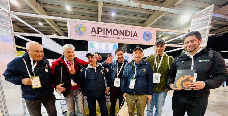 Apicultores de las provincias de Palena y Llanquihue participaron en Apimondia Chile 2023