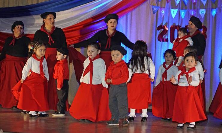 Ochenta niños de jardines infantiles Junji de Puyehue participan en exitosa Gala Folclórica