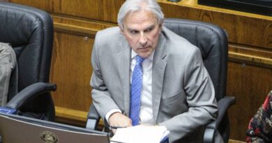 “Una burla para Chiloé” Senador Moreira criticó informe que proyecta la doble vía a Chiloé para el año 2045.