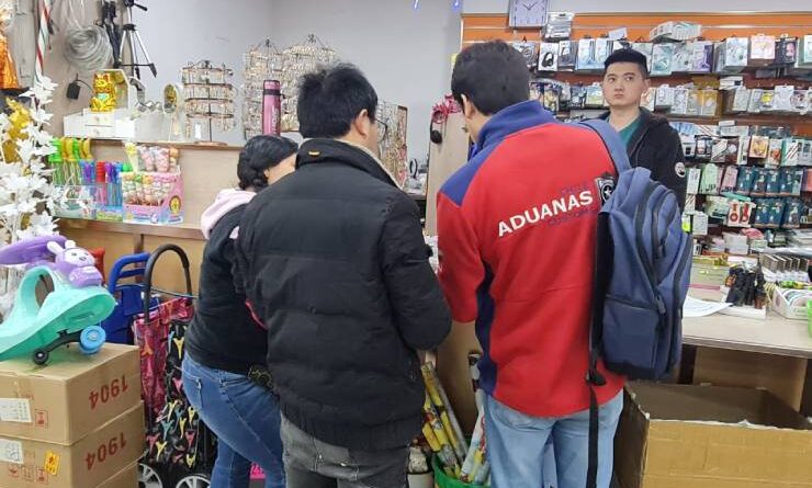 Aduana de Puerto Montt incautó más de 2 mil dólares en operativos a malls chinos