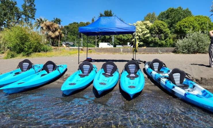 Municipio de Frutillar autoriza 4 emprendimientos de kayak para la temporada de verano 2024