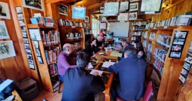 Posta de Salud, Escuela y Bomberos CORE evalúa principales proyectos del 2024 para Cochamó