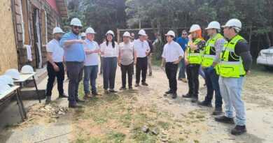 Chonchi Ministro de Educación realiza visita a Reposiciones de escuelas de Teupa y Chanquin